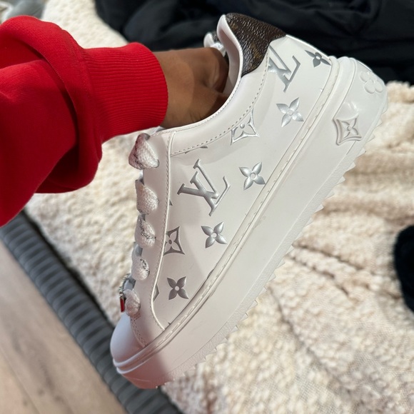 Shoes - Louis Vuitton sneakers